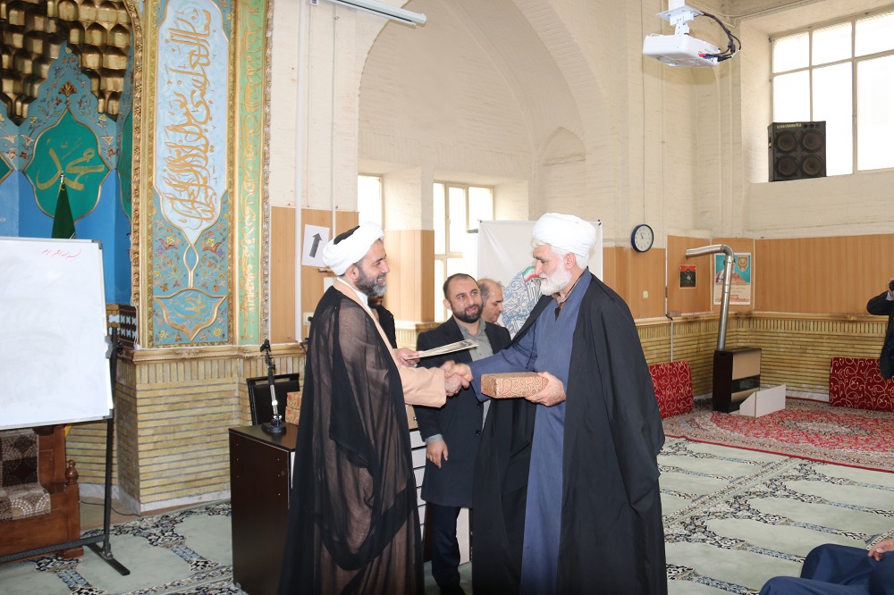 تصاویر/ مراسم تجلیل از روحانیون مدیر کانون های مساجد ارومیه