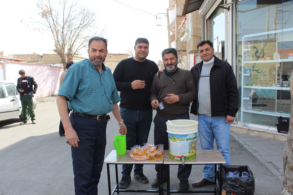 تصاویر/ برپایی ایستگاه های صلواتی و جشن در مناطق مختلف ارومیه در عید بزرگ نیمه شعبان