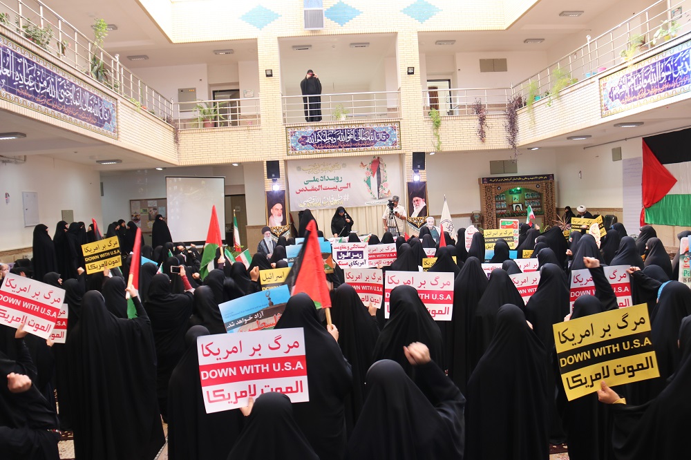 تصاویر/ اجتماع طلاب خواهر مدارس علمیه ارومیه در محکومیت جنایت وحشیانه رژیم صهیونیستی
