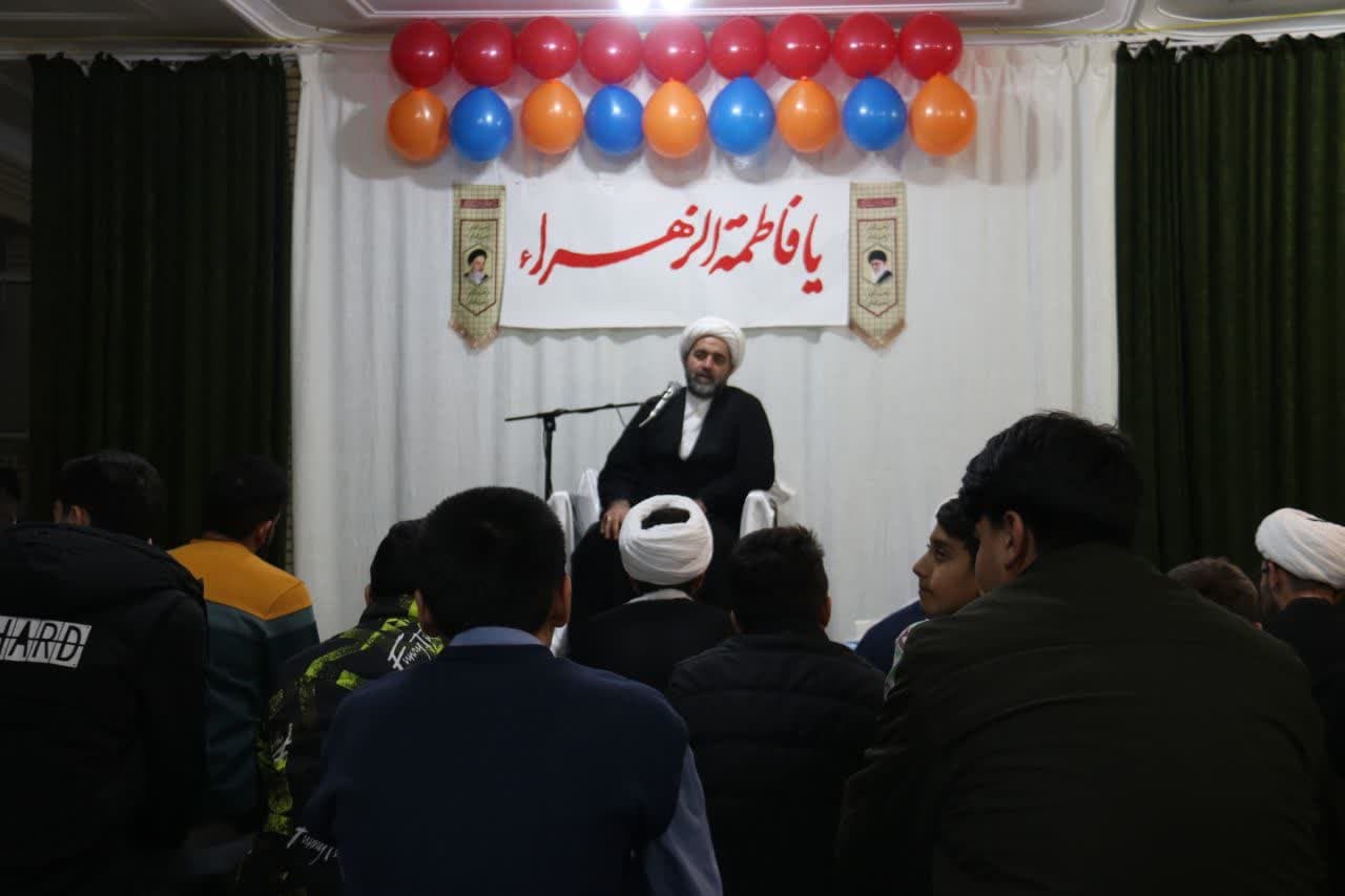 تصاویر/ حضور و سخنرانی مدیرکل تبلیغات اسلامی آذربایجان غربی در مدرسه علمیه رسول اکرم (ص) تکاب