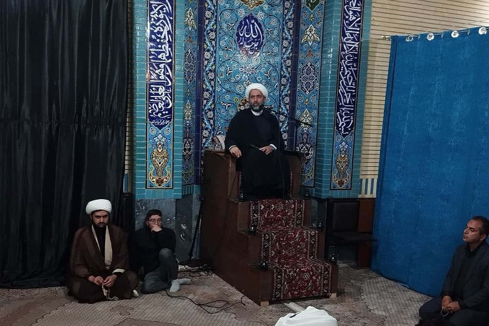 تربیت شدگان مکتب امام خمینی از هیچ کسی نمی ترسند و تکلیف مدار هستند